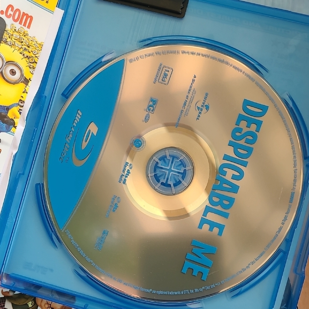 Universal Despicable Me Blu-ray DVD Digital Set - Picture 4 of 7